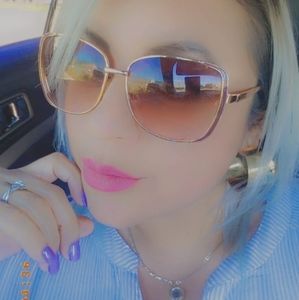 Meet your Posher, Beatriz